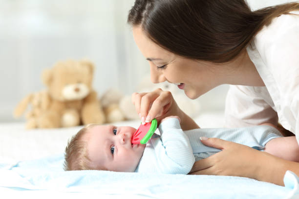 Com quantos meses nasce dente no bebê?