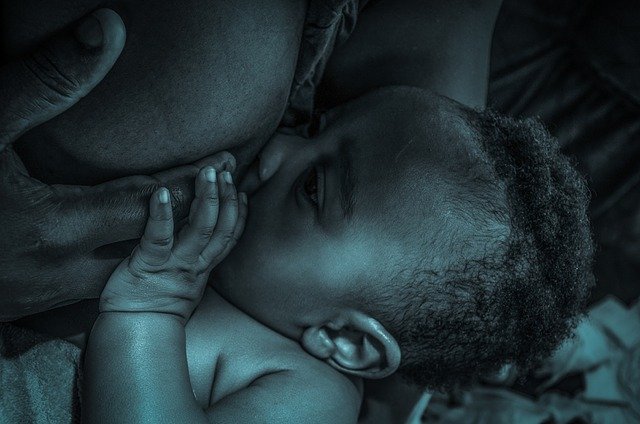 Lábio leporino e fenda palatina: Como amamentar bebês com fissuras nos lábios?