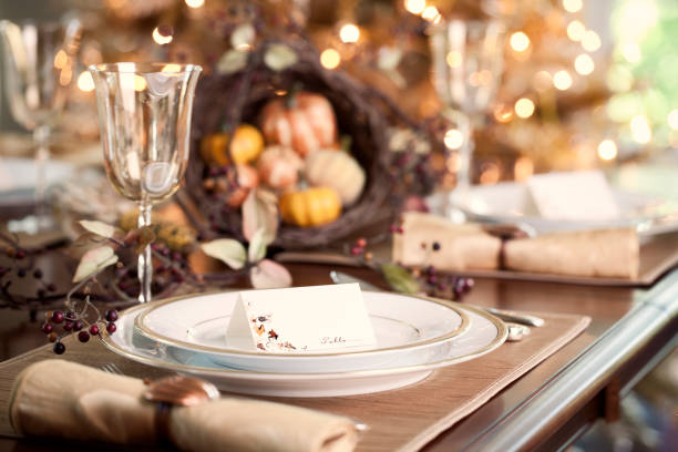 12 ideias de como fazer uma decoração de mesa de Natal simples e bonita
