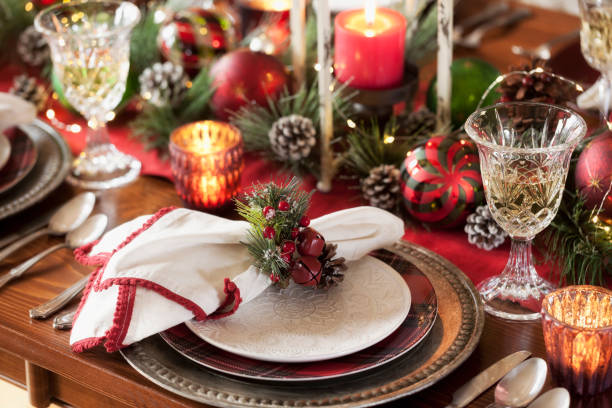 12 ideias de como fazer uma decoração de mesa de Natal simples e bonita